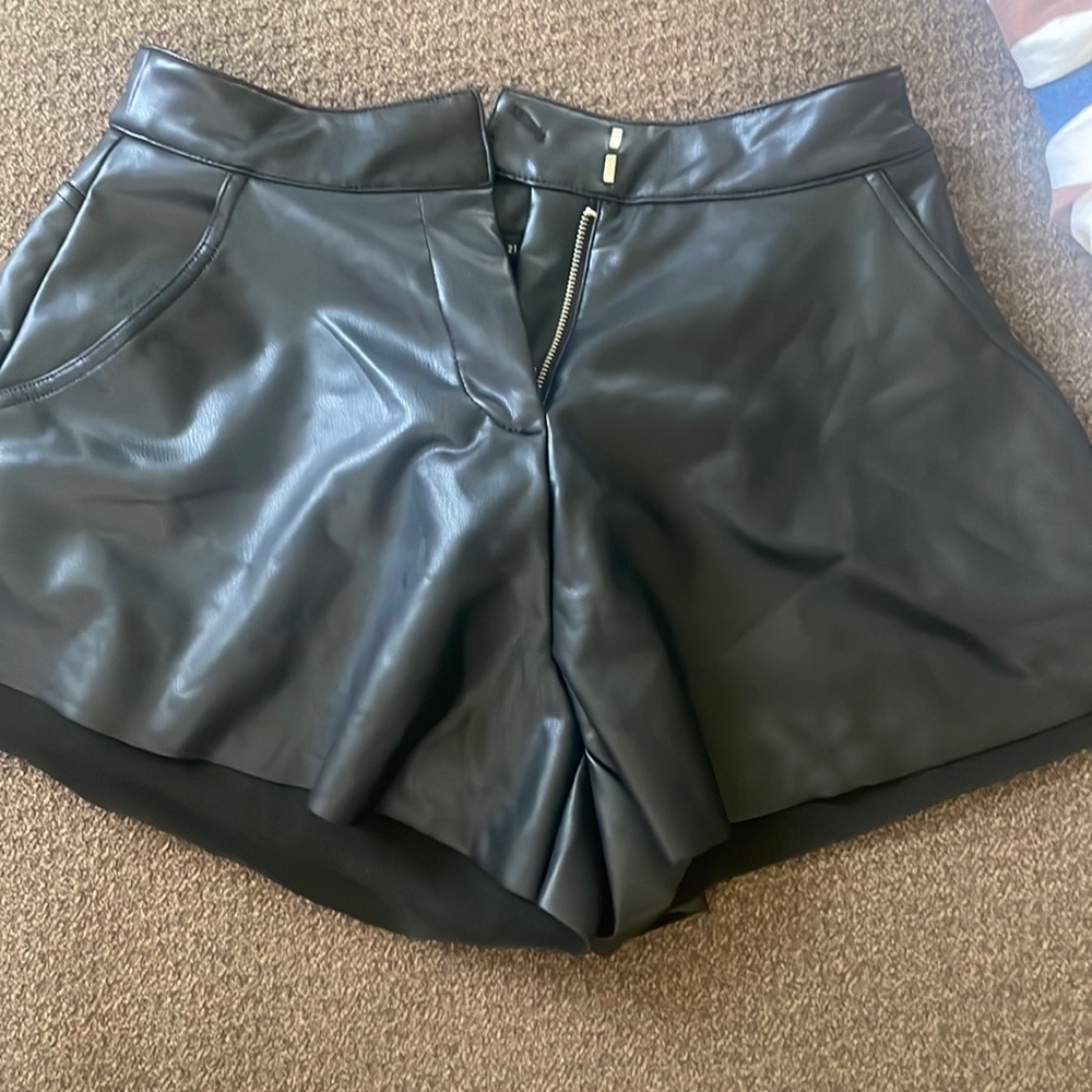 Forever 21 leather shorts size xs nwt